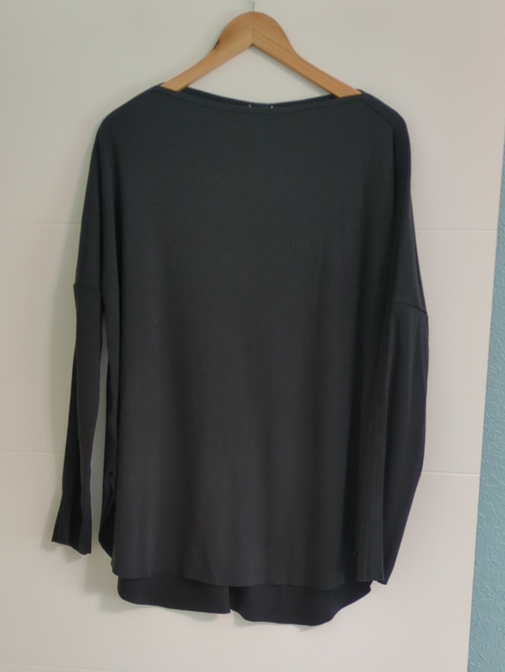 Kit Ace Black Women's Long-Sleeve Relaxed Soft Long Sleeve Drop Shoulder Top M